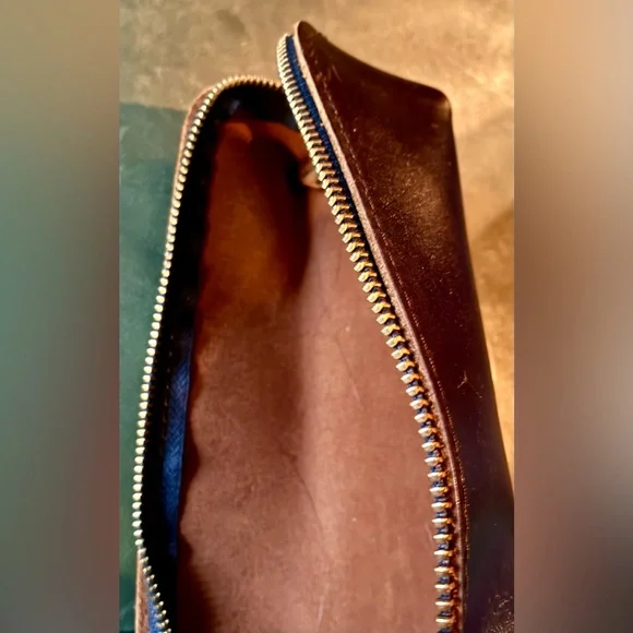 Portland Leather Classic METRO CROSSBODY & Sidekick Makeup Pouch in Coldbrew - Picture 7 of 9
